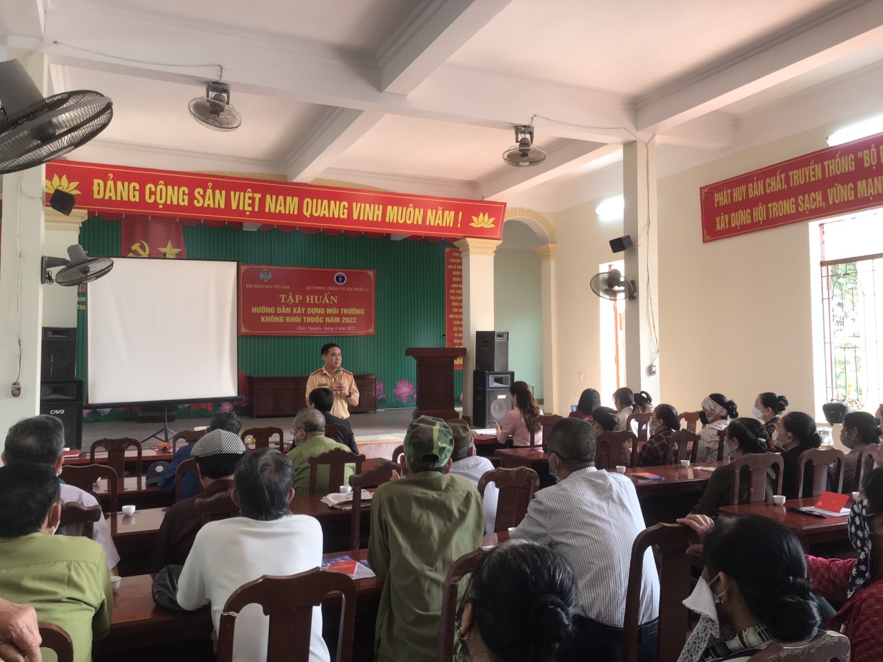 Tuyên truyền, phổ biến pháp luật về TTATGT tới các Hội nông dân